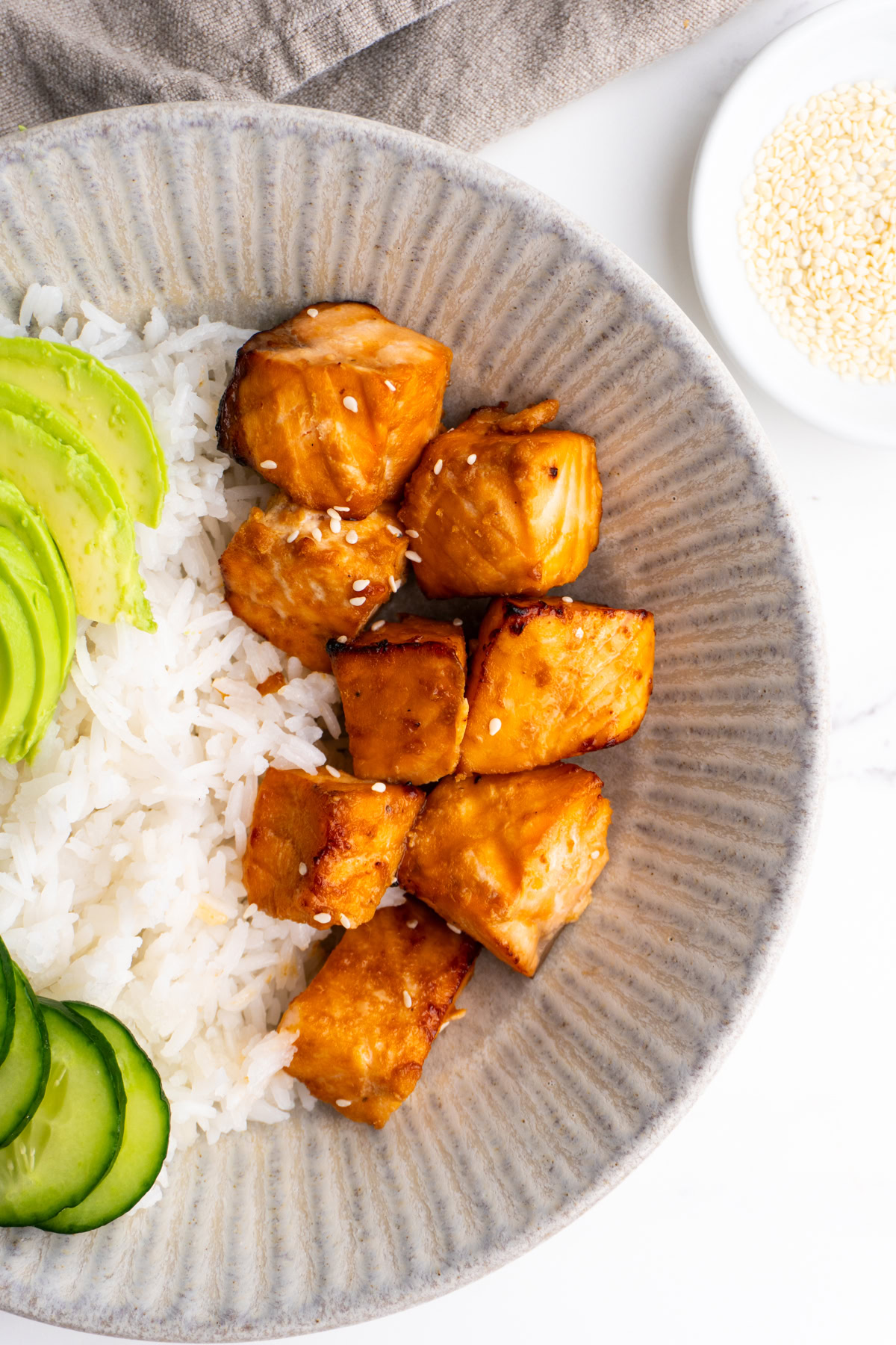 Close up of the salmon bites in an air fryer salmon bowl.